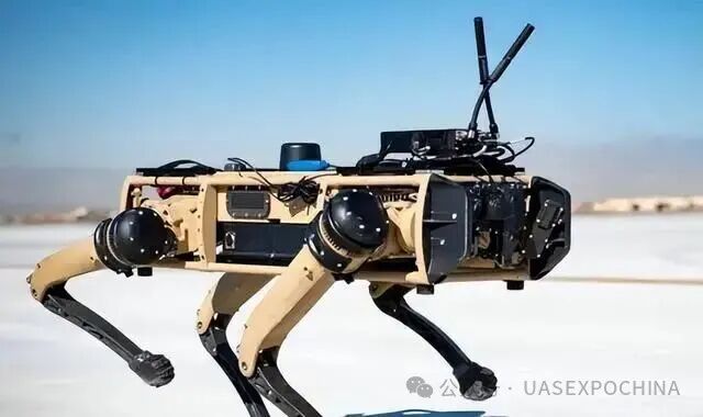 无人机搭配机器狗作战!中国这一幕令欧美直呼科幻:巷战场面火爆|无人机|中国_新浪新闻